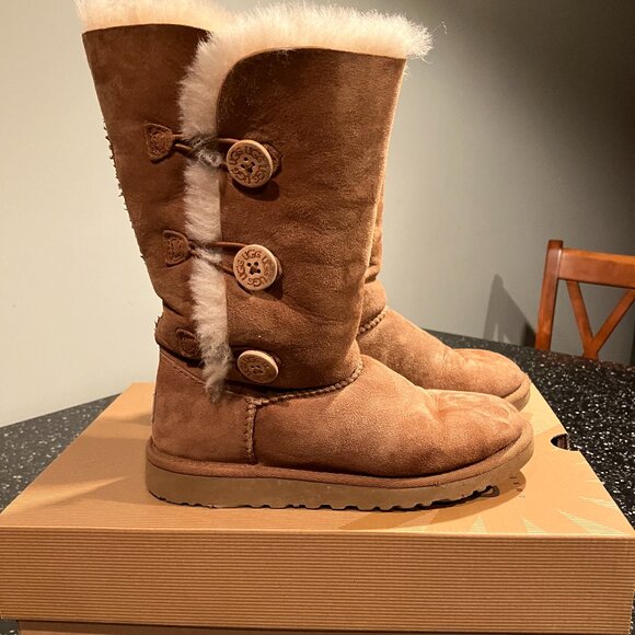UGG Girls Bailey Button Triplet 1962 - Picture 1 of 5
